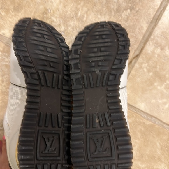 Worn twice authentic Louis Vuitton sneakers - Picture 7 of 16